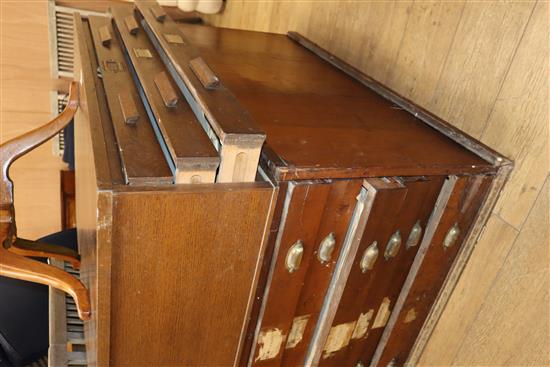 An early 20th century oak plan chest W.118cm